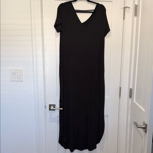 Women’s Black V-Neck Short Sleeve Maxi Dress